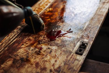 epoksi vernik ahşap ürünleri ve el yapımı mobilyalar için.