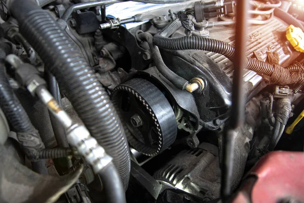 Mecánico Quita Cubo Rueda Del Coche —  Fotos de Stock