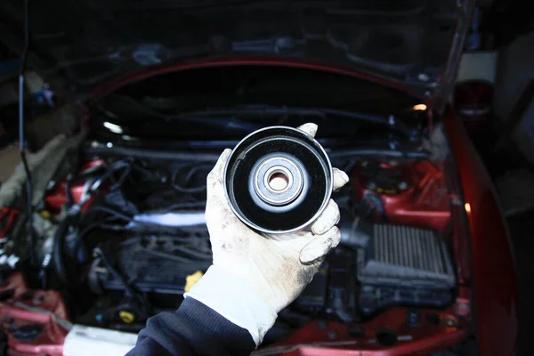 Spanningsrol Van Generator Hand Van Kapitein Garage — Stockfoto