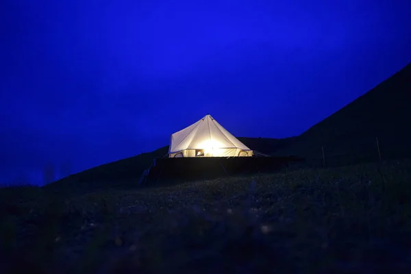 Night Shot Glamping Tent Mountain Long Exposure Shot — Stock Photo, Image
