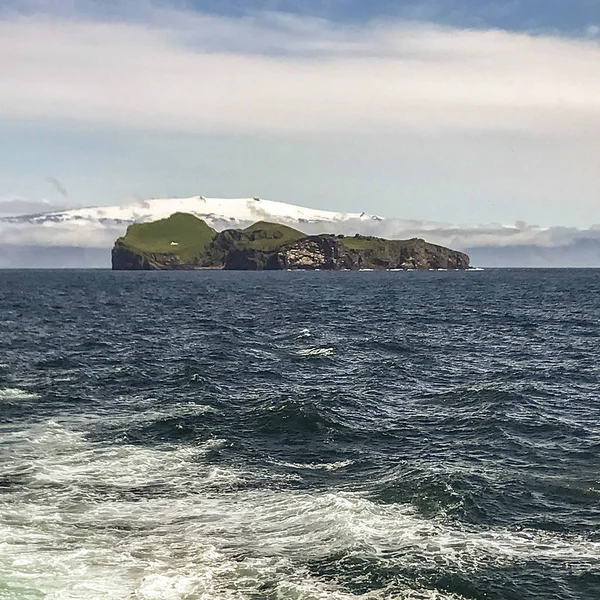 View of volcanic cliffs in Iceland — Stock Photo, Image