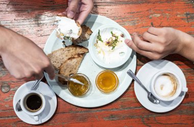 Brunch yemeklerinin genel manzarası