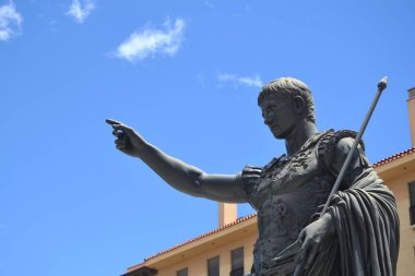 Estatua de Cesar Augusto en Zaragoza