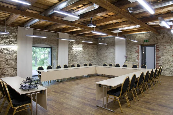회의실 에스토니아에서에서 모양의 테이블 — 스톡 사진