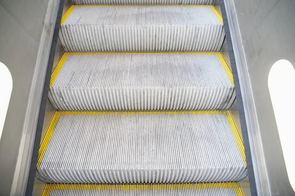 Escaliers Escalator Avec Lignes Jaunes Plein Cadre — Photo