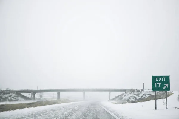 Snöig Motorväg Med Vägskylt Idaho Usa — Stockfoto