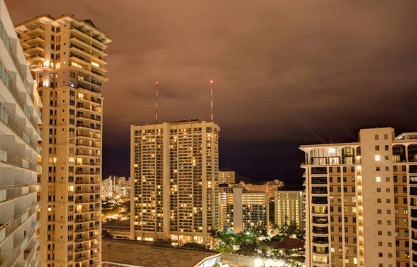Honolulu Skyline Por Noche Con Edificios Hawaii —  Fotos de Stock