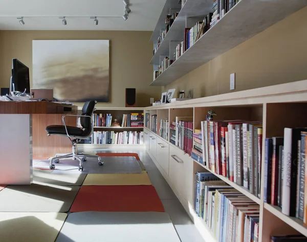 Libros Que Revisten Estantes Oficinas Seattle Washington —  Fotos de Stock