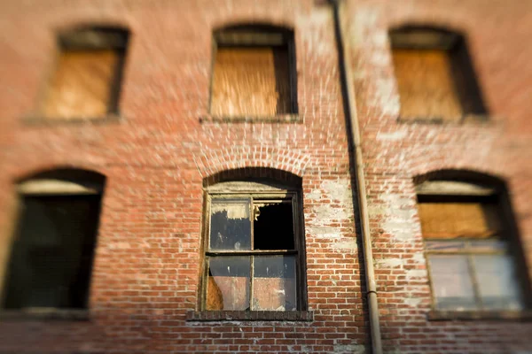 Edifício Tijolo Velho Com Janelas Quebradas Seattle Washington Eua — Fotografia de Stock