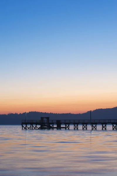 Government Pier Dawn British Columbia — kuvapankkivalokuva