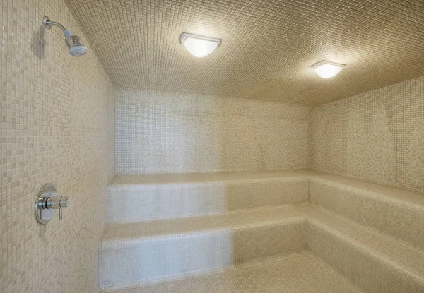 Duża Kabina Prysznicowa Sauna Luksusowym Mieszkaniu Highrise — Zdjęcie stockowe