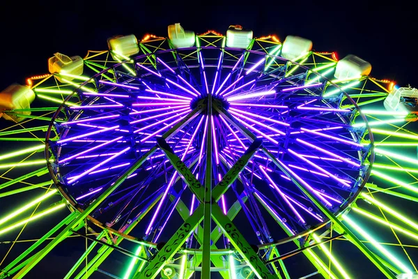 霓虹灯摩天轮骑在游乐园在晚上 普亚卢普 华盛顿 — 图库照片