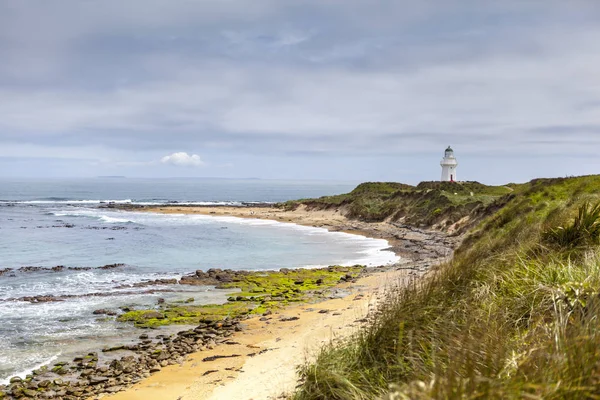 Craggy Kustlijn Vuurtoren Waikawa Point Nieuw Zeeland — Stockfoto