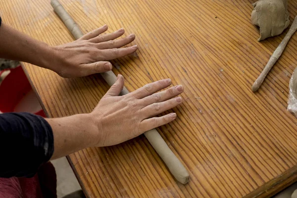 Hands Ceramic Artist Workshop Rolling Piece Clay Wooden Table — Stock Photo, Image