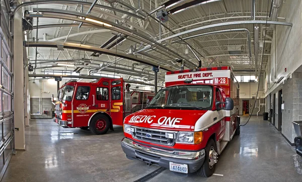 消防车和医疗救护车 西雅图 华盛顿 — 图库照片