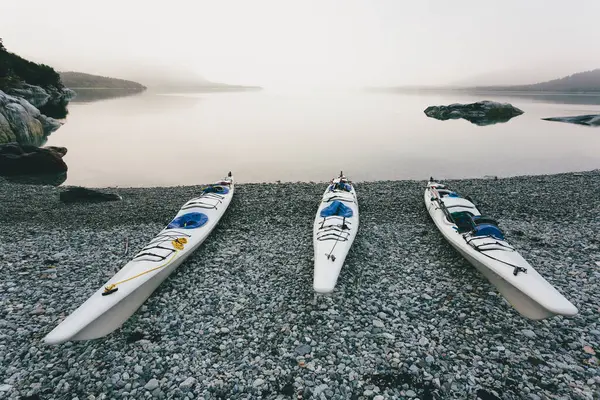 Tre Havskajaker Drog Upp Stranden Avskild Vik Muir Inlet Mulen — Stockfoto