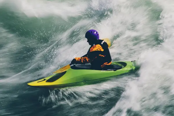 Whitewater Kayaker Paddling Large River Rapids Fast Flowing River — Stock Photo, Image