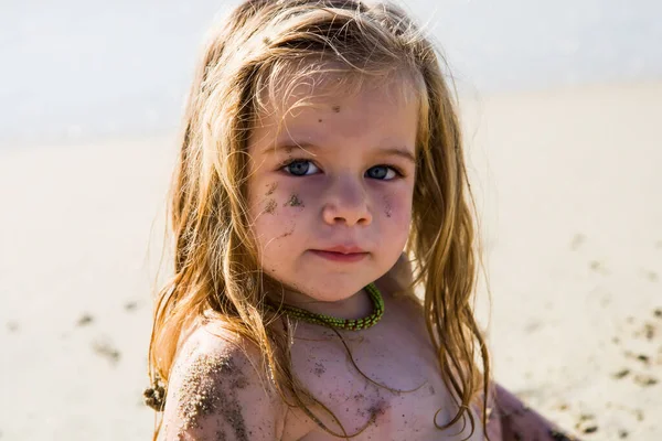Portrét Leté Dívky Pláži — Stock fotografie