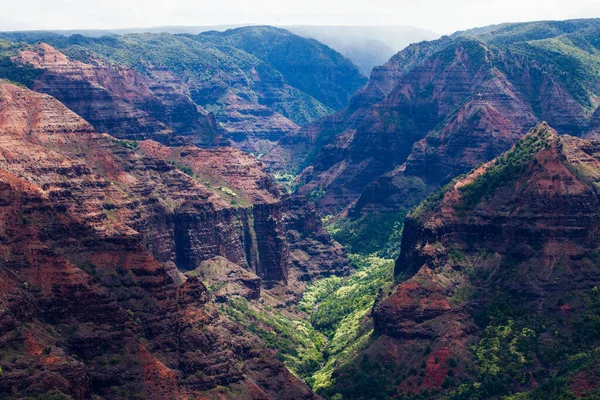 Vista Elevada Profundos Cañones Verdes Valles Fértiles Empinadas Cumbres Paisaje — Foto de Stock