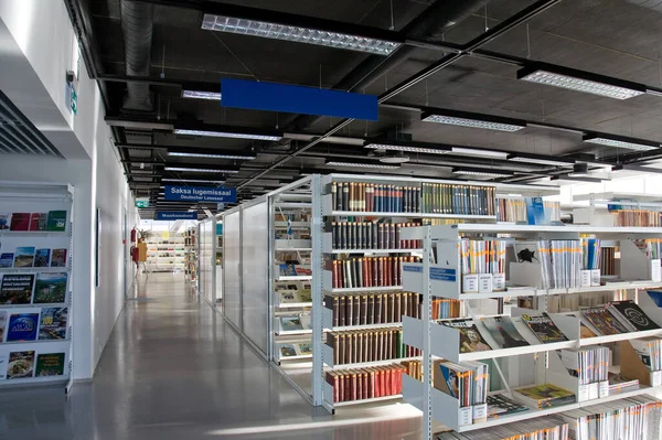 Biblioteca Pública Interior Moderno Con Estantes Libros —  Fotos de Stock