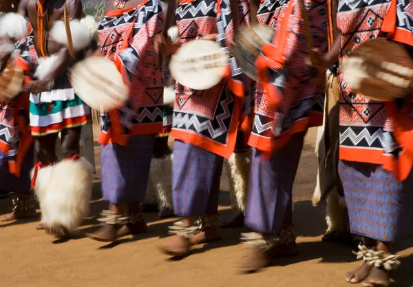 Bailarinas Vestidas Con Vestimenta Tradicional Reino Eswatini África Del Sur —  Fotos de Stock