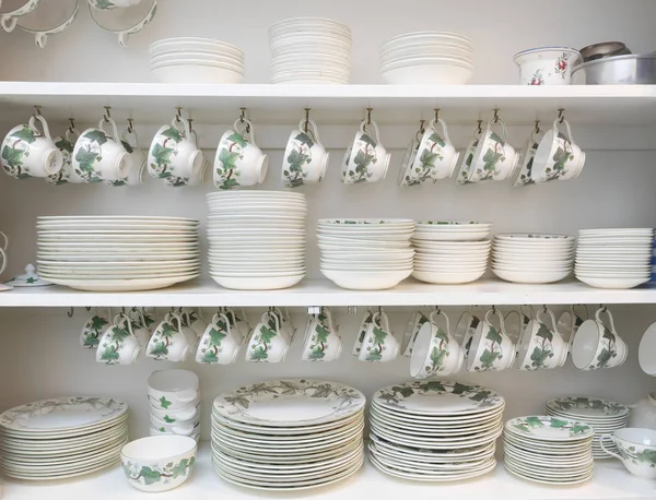 Cabinet de vaisselle de Chine avec impression florale — Photo de stock