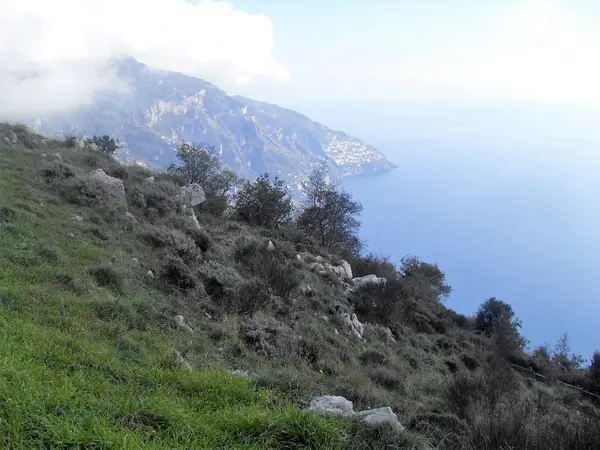Yukarıda da görüleceği gün batımında Amalfi Coast, Tanrıların yolu.