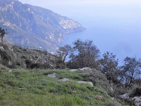 Yukarıda da görüleceği gün batımında Amalfi Coast, Tanrıların yolu.
