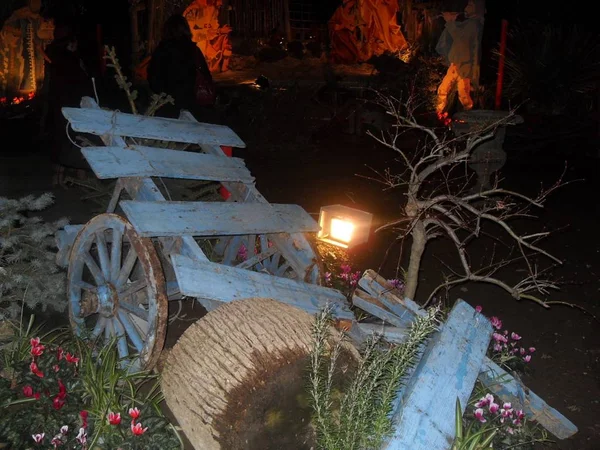 Gece bahçede Sorrento bir eski arabaya