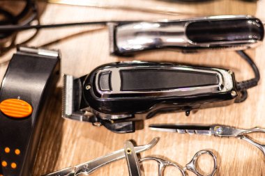 Closeup görünümünü hairclipper ve Kuaför araçları. Berber donatımı
