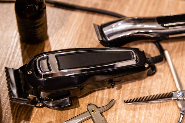 Closeup görünümünü hairclipper ve Kuaför araçları. Berber donatımı