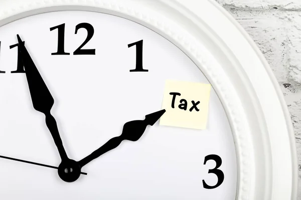 Closeup View Clock Indicator Showing Reminder Paper Time Pay Tax — Stock Photo, Image