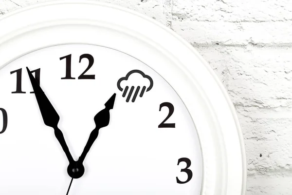 Concepto Pronóstico Del Tiempo Reloj Que Muestra Tiempo Fuertes Lluvias — Foto de Stock