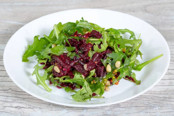 Plaat Van Dieet Salade Met Rucola Rode Biet Pijnboompitten Honing — Stockfoto