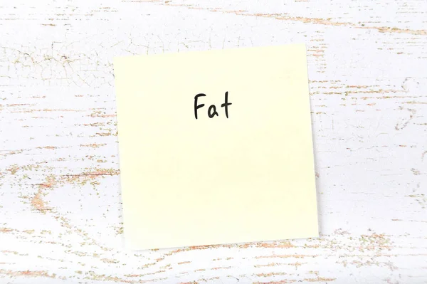Gul fästis med handskrivna ordet fett — Stockfoto