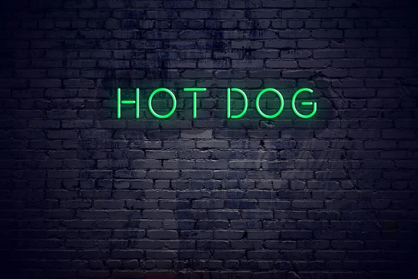 Éjszakai neon jel hot-dog téglafal — Stock Fotó