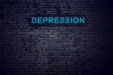 Tuğla duvar ve neon işareti metin depresyon ile