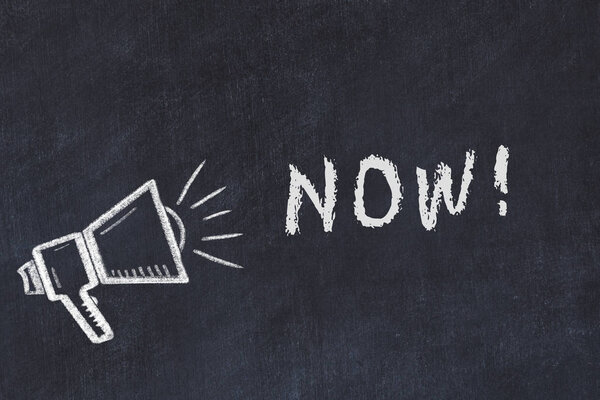 Набросок доски с громкоговорителем и фразой
