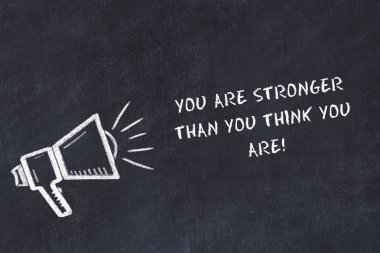 Tebeşir tahtası kroki hoparlör ve bilge motivasyonel ifade ile