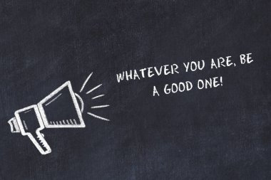 Tebeşir tahtası kroki hoparlör ve bilge motivasyonel ifade ile