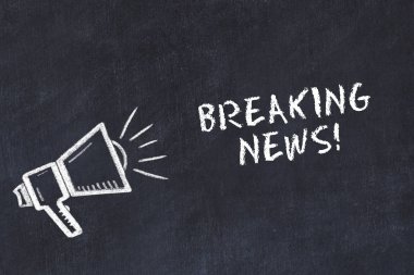 Tebeşir tahtası kroki hoparlör ve son dakika haberleri cümle ile