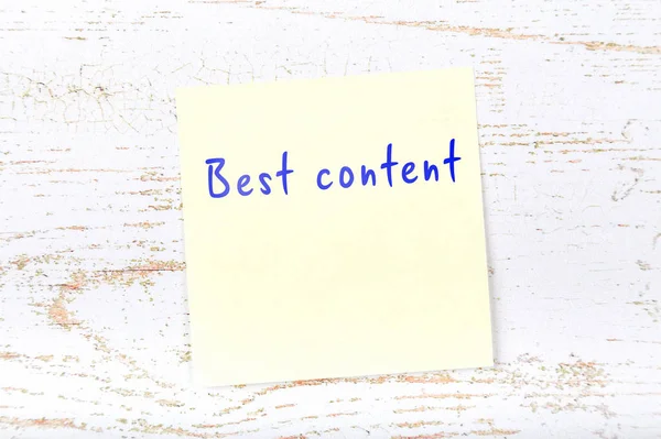 Yellow sticky note with handwritten text best content — Stock Photo, Image