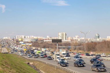 11 Nisan 2019. Moskova, Rusya: Moskova Çevre yolunda ağır trafik
