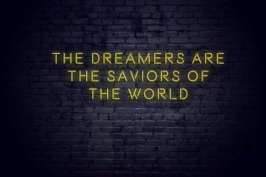 Tuğla duvara karşı olumlu bilge motivasyonel teklif ile Neon işareti 