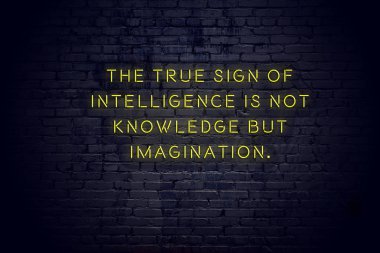 Tuğla duvara karşı olumlu bilge motivasyonel teklif ile Neon işareti 