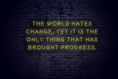 Tuğla duvara karşı olumlu bilge motivasyonel teklif ile Neon işareti 