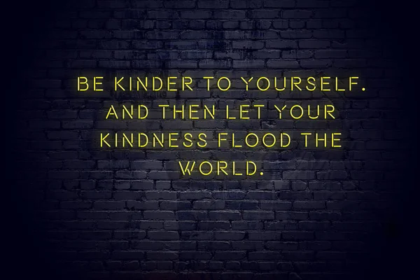 Tuğla duvara karşı olumlu bilge motivasyonel teklif ile Neon işareti 