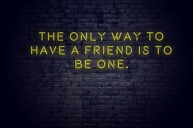 Tuğla duvara karşı olumlu bilge motivasyonel teklif ile Neon işareti 