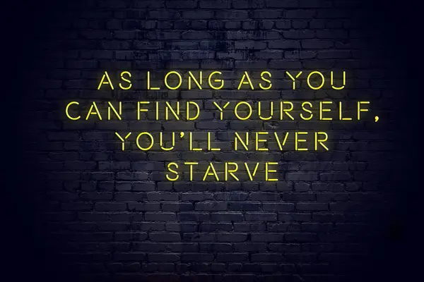 Semn de neon cu un citat motivațional pozitiv înțelept împotriva peretelui de cărămidă — Fotografie, imagine de stoc