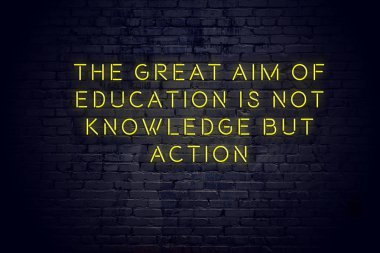 Tuğla duvara karşı olumlu bilge motivasyonel teklif ile Neon işareti 